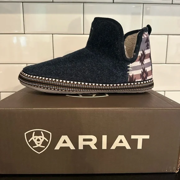 New! ARIAT Bootie Slipper Size 8.5-9 - Picture 3 of 5